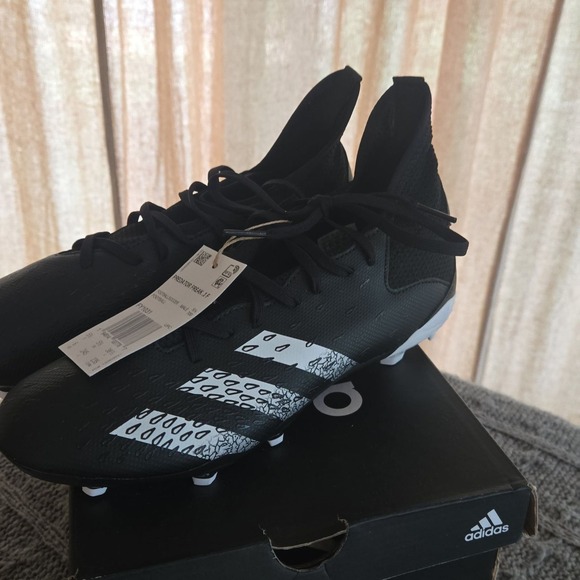 NWT - ADIDAS - Boys Predator Freak .3 FG Soccer Cleats - Size 6 - Black - Picture 1 of 8